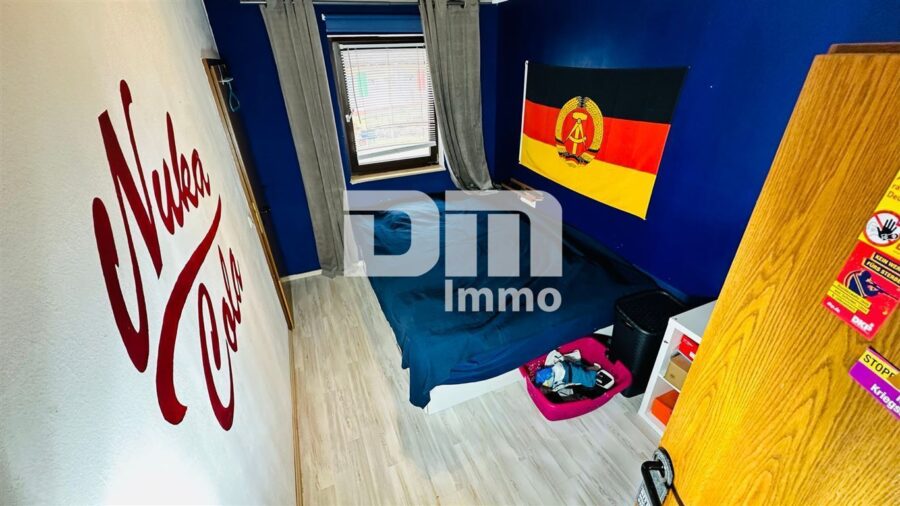 Imposante Tennishalle/ Komplex mit Gastronomie und Wohneinheit - Wohneinheit Kinderzimmer OG